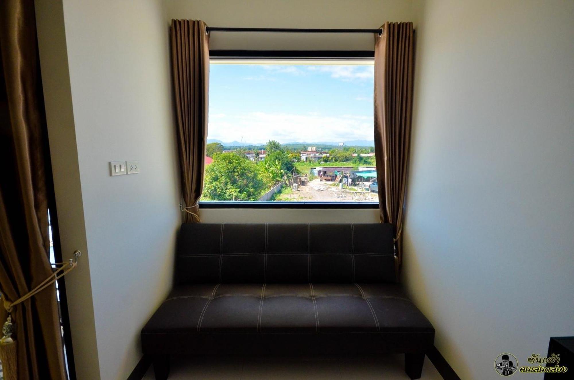 แอ่ว-ดีld Hotel&Residences Ngao Exterior photo